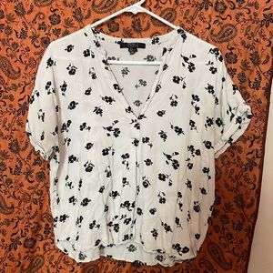 3 for $6 bundle and offer 😉 Crop top blouse